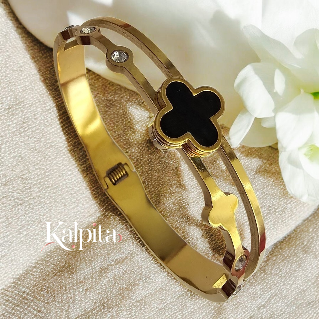 Clover Charm Bangle