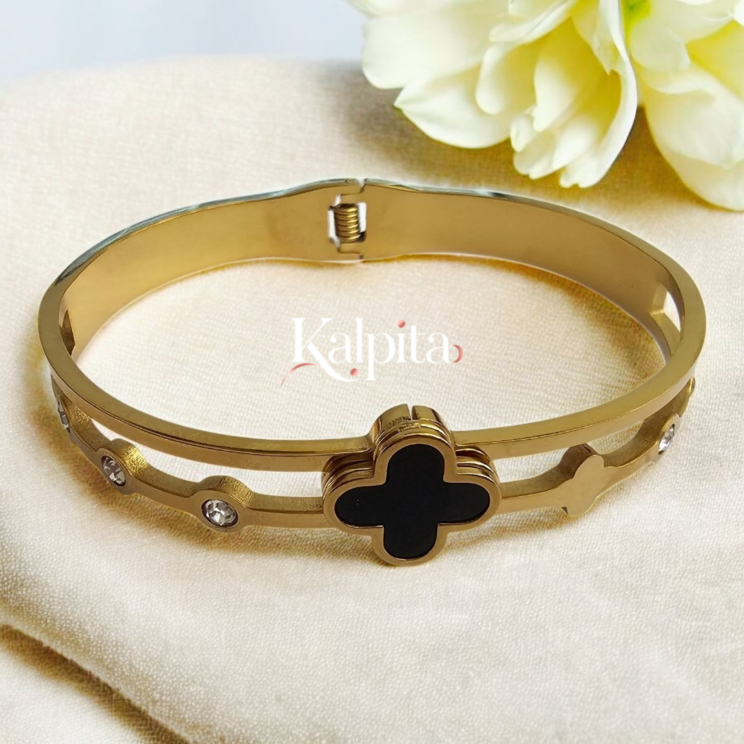 Clover Charm Bangle
